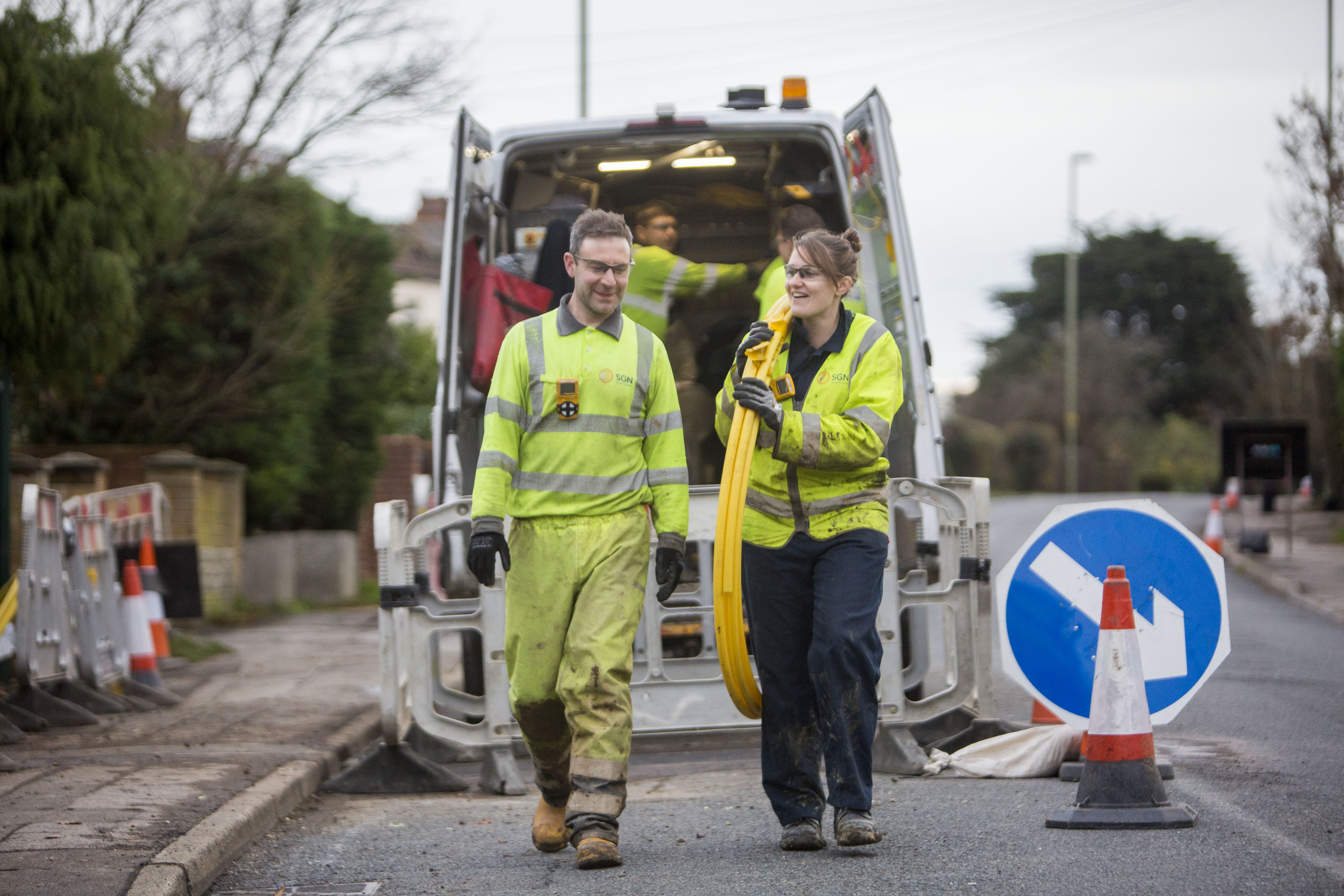 SGN engineers working to replace iron gas mains with hydrogen and biomethane-ready plastic piping.